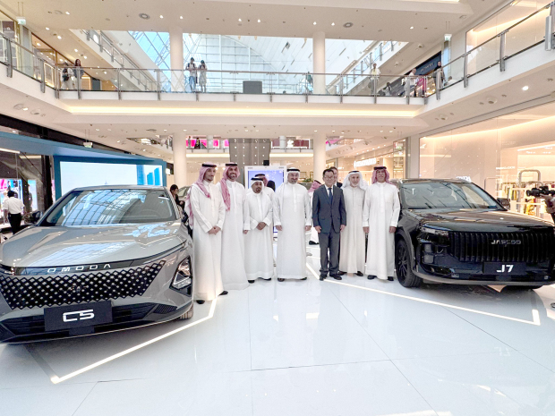Alpha Motors unveils premium Chinese cars
